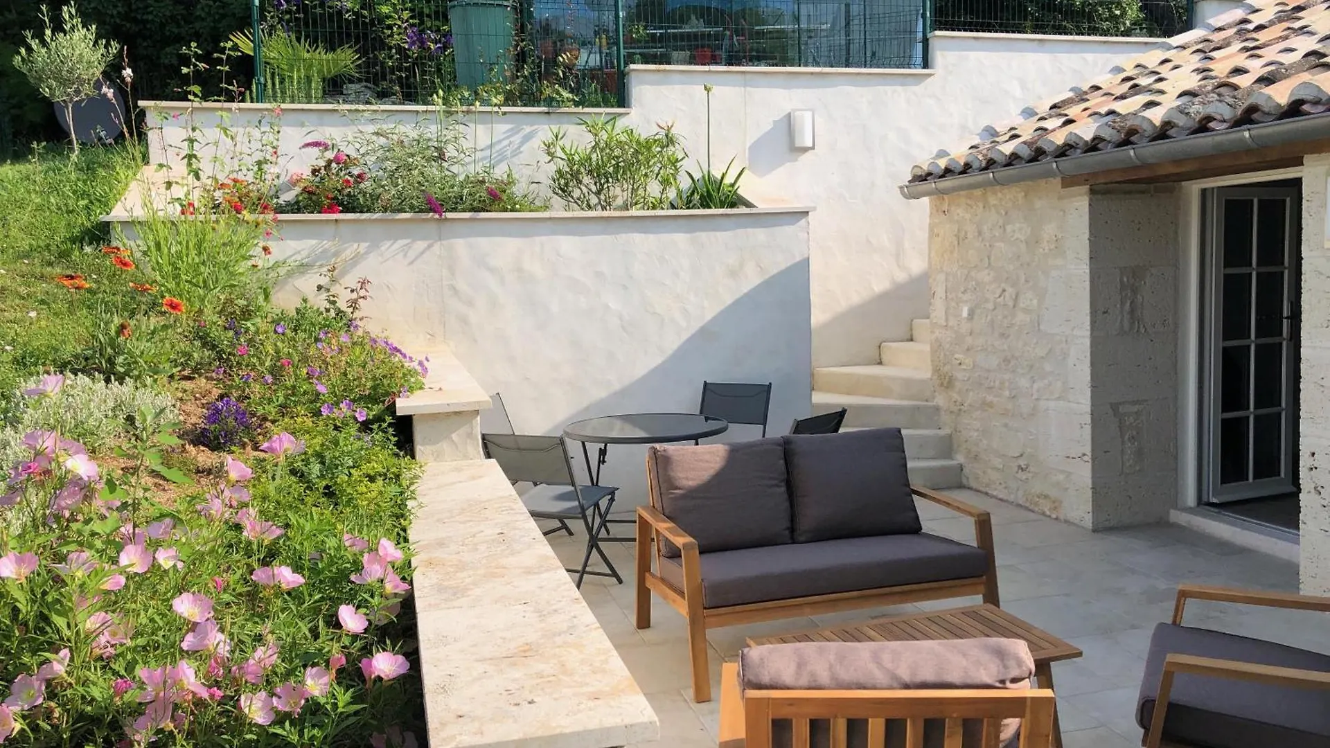 Newly Converted Barn, Magnificent Vues, Garden And Pool Lauzerte France